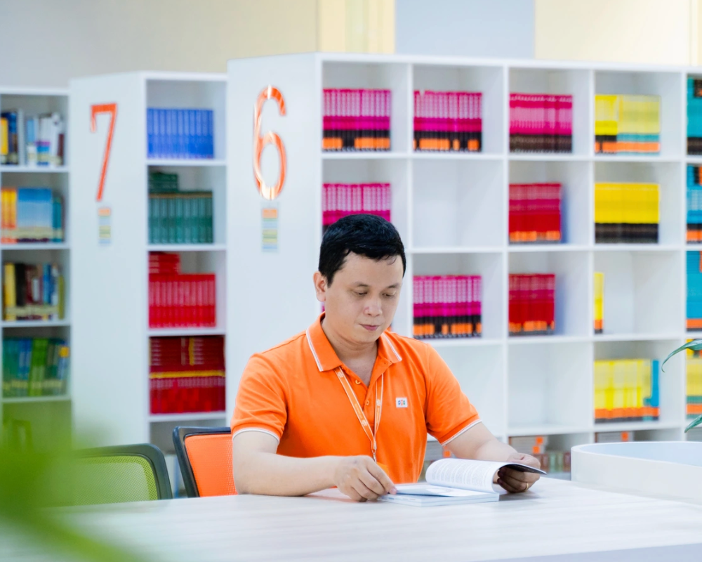Tiến sĩ 8x hạnh phúc khi 2 giờ sáng nhận tin nhắn "Em muốn nghiên cứu khoa học"